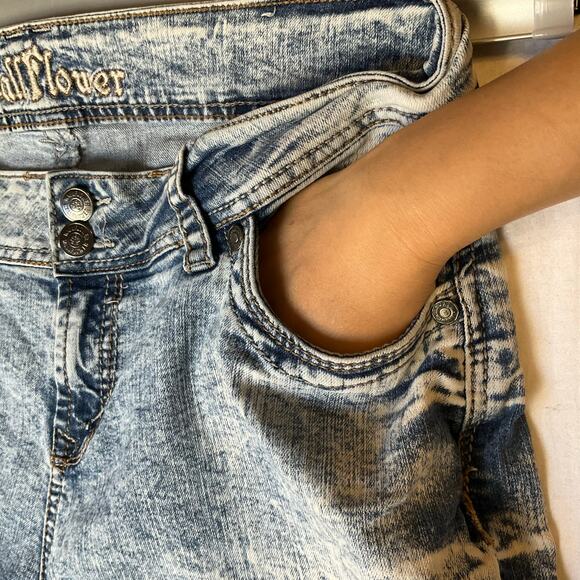 Wall Flower Women Skinny Jeans size 17 Blue Mid Rise Stretch Ankle Length - Picture 7 of 11